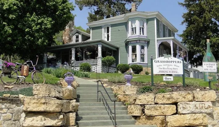 Grasshoppers Guest House 1 - Image 1