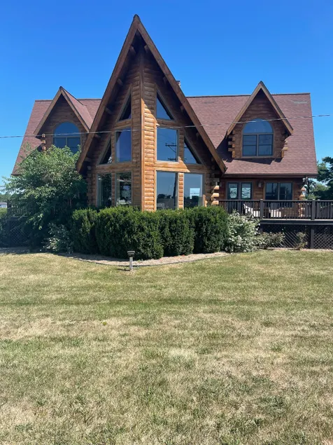 Charming Log Home - Image 1