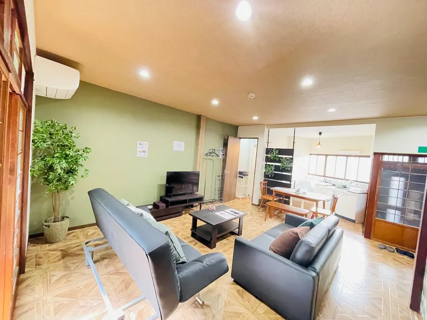 Osaka Namba Direct Quiet Residential Area Luxury Residence 4 min Walk to Station Shishin no Ie Kirishima Koshihama - Image 1