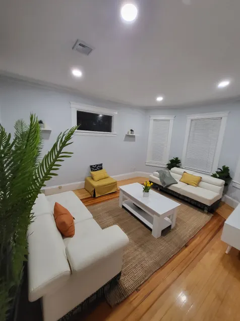 Spacious 4BR/4BA • Great for Groups & Long Stays - Image 1