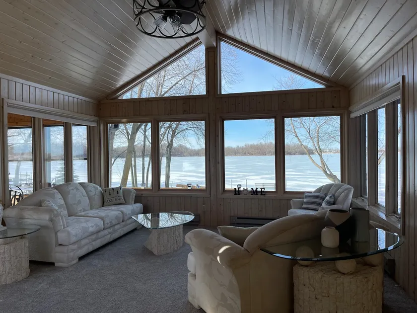 Beautiful home on Cedar Lake. - Image 1