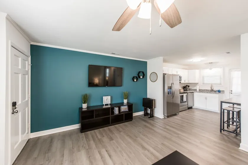 Renovated Duplex - Perfect for multiple families - Image 1