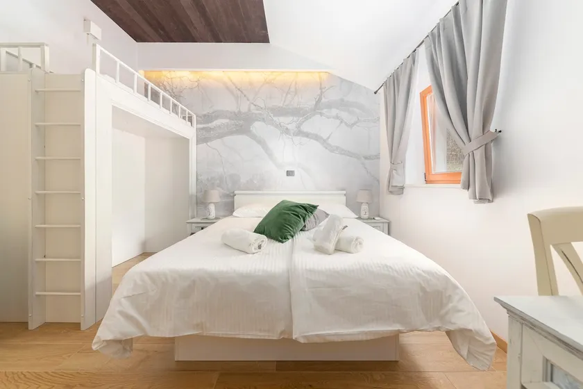 Reka Room with breakfast & shared kitchen - Image 1