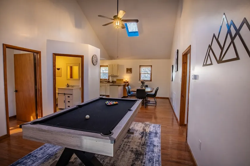 New River Cabin - HotTub, Pool table, shuffleboard - Image 1