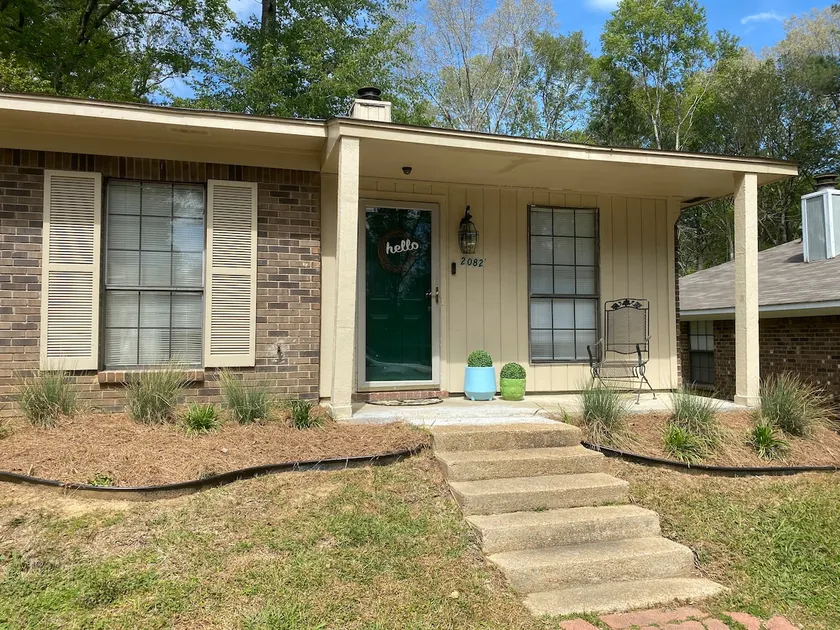 Cooperwell Cozy 2 Bedroom Duplex - Image 1