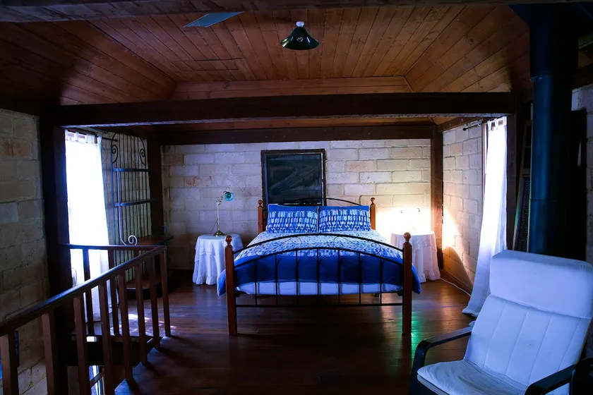 Self-contained Mud Brick Cottage in the bush - Image 1