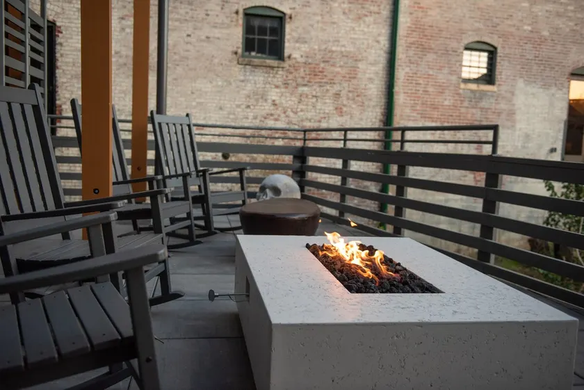 Vantage Flats - 2BR - Downtown - Firepit & patio! - Image 1