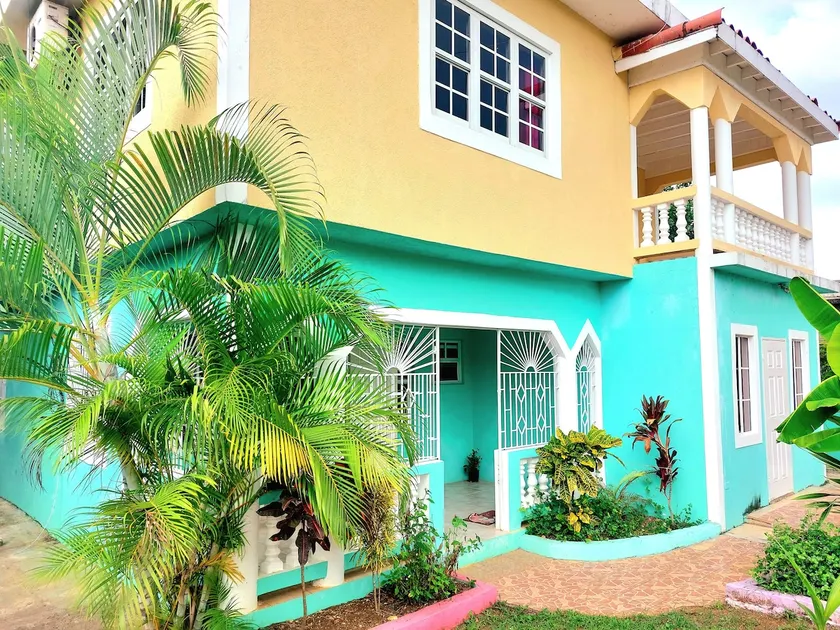 Villa Anita - colorful & spacious, Orange Bay, JA - Image 1