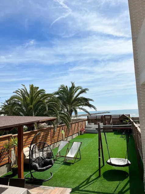 Beachfront house - Image 1