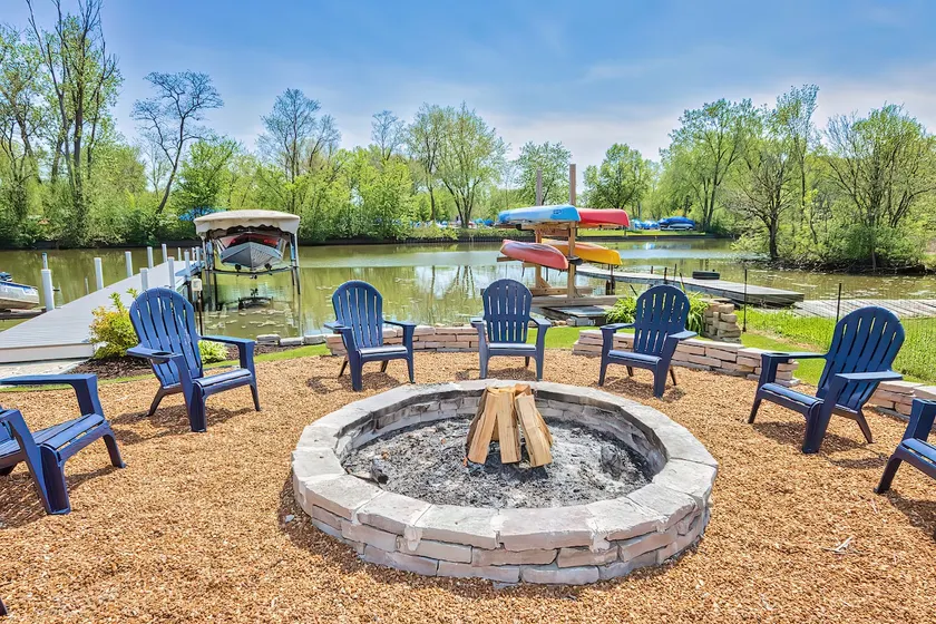 Lakehouse Retreat - Image 1