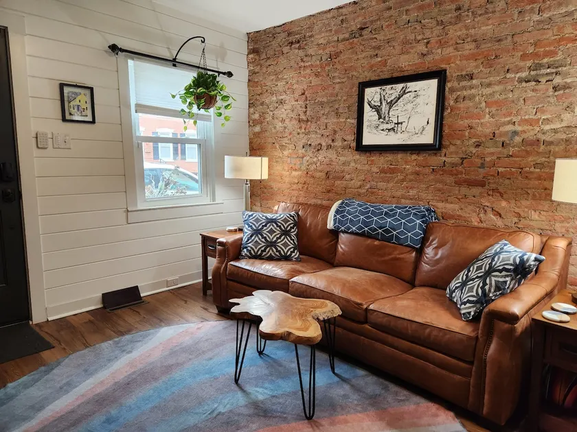 Cozy Lancaster Townhouse - Walk to downtown - Image 1