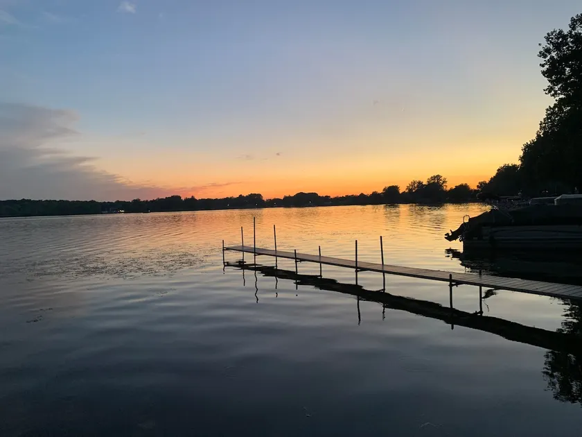 The lazy little lake house - Image 1