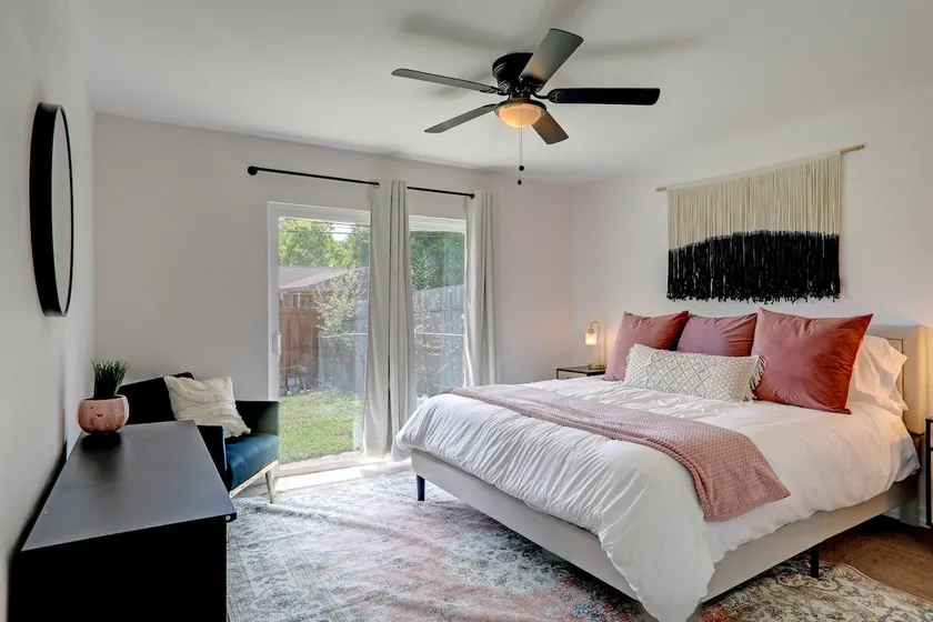 Fully Updated-Cozy-King Beds-Centrally Located - Image 1