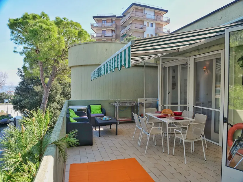 Beach Kite - Three-bedroom with Super Terrace and park - Image 1