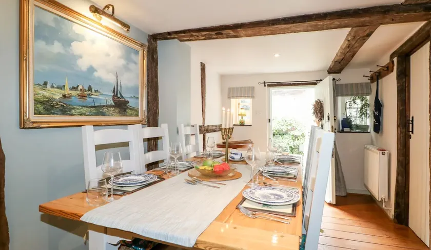 NEW: Exquisite 3-bed & parking! 16th Century charm - Image 1