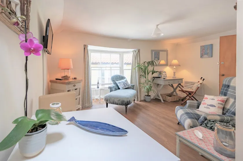Idyllic sea-side retreat! - Image 1