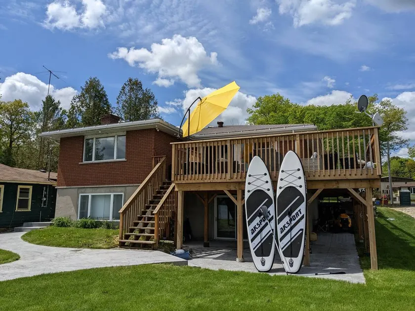 Escape to your waterfront oasis! - Image 1