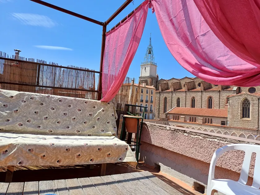 Large F5 Apartment – Terrace – up to 7 people. - Image 1
