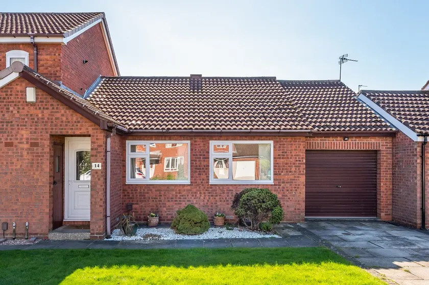 14 Acomb Wood Drive Peaceful 2-Bed Home in York with Free Parking - Pass the Keys - Image 1