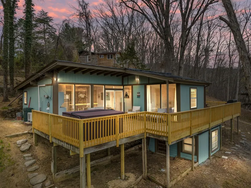 Lazy Lake 3BR Cabin w/ Mtn Views + Hot Tub +Wi-Fi - Image 1
