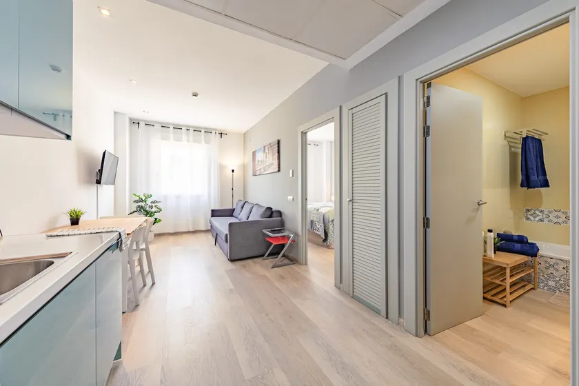 Apartment 32 with parking and pool - Image 1