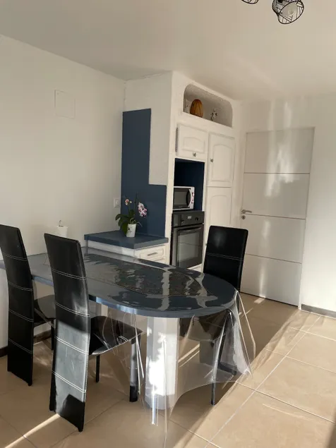 Quiet apartment with field views - Image 1