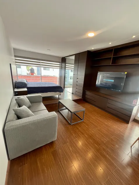 Comfortable, fully-equipped studio - Image 1