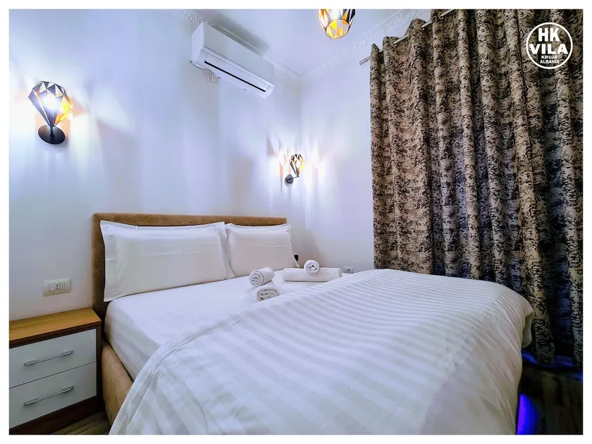 Villa HK Double room with balcony - Image 1