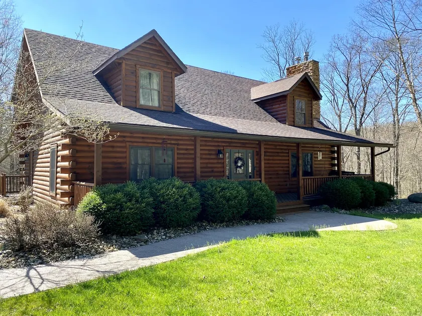 Wildwood Lodge, Large Cabin, 40 Acres - Image 1