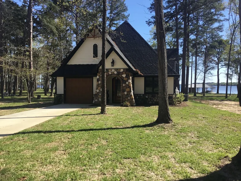 Romantic Cottage Lake Palestine - Image 1