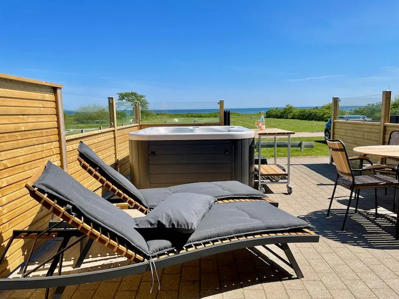 Vacation apartment with ocean view and private spa - Image 1