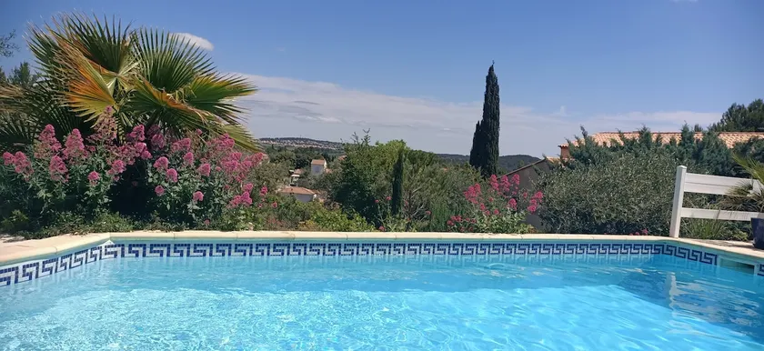 Beautiful apartment in villa with pool - Image 1