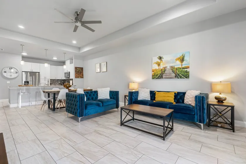 Coastal Luxe Stay - Image 1