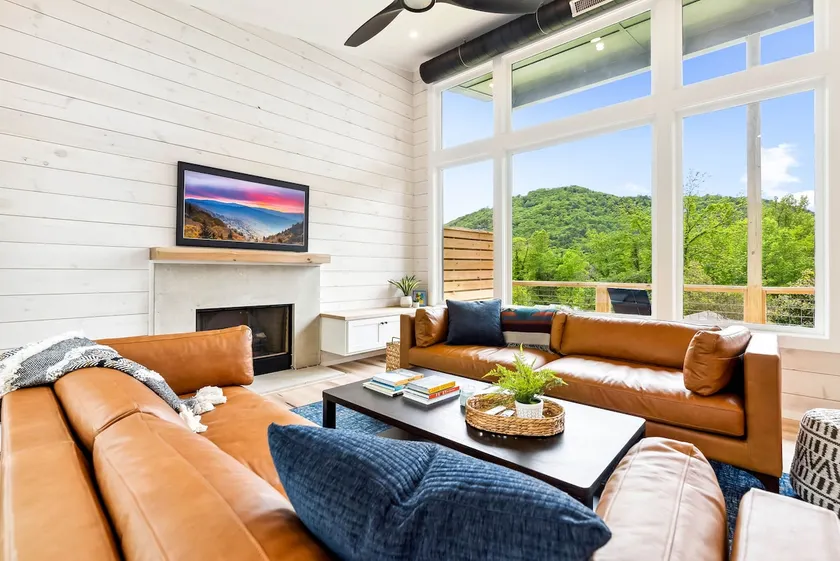 New Lux Cabin | Mtn Views + Walk To Town | Hot Tub - Image 1