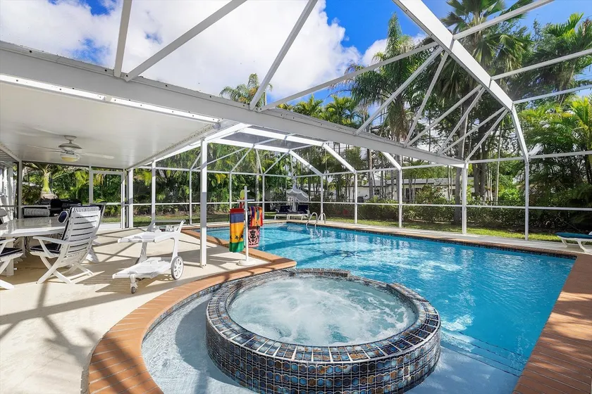 Heated Pool/Jacuzzi Paradise: Cozy Miami Retreat - Image 1