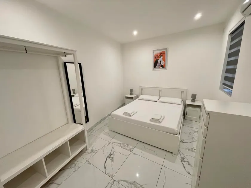 Sliema 2 Bedrooms Apartment with Sea View - Image 1