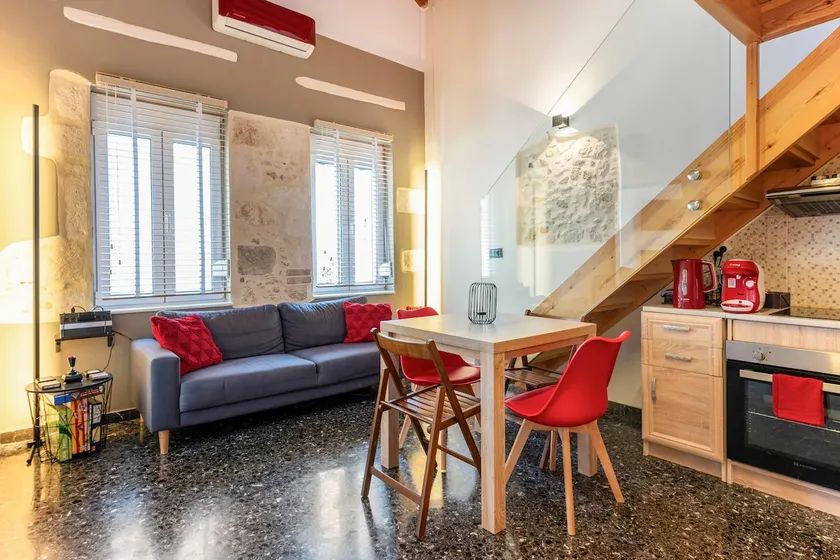 Arcade central retro apartment - Image 1