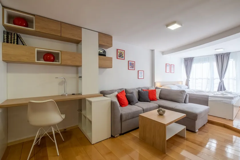 Top Shape Comfy Studio with Skyline Views - Image 1