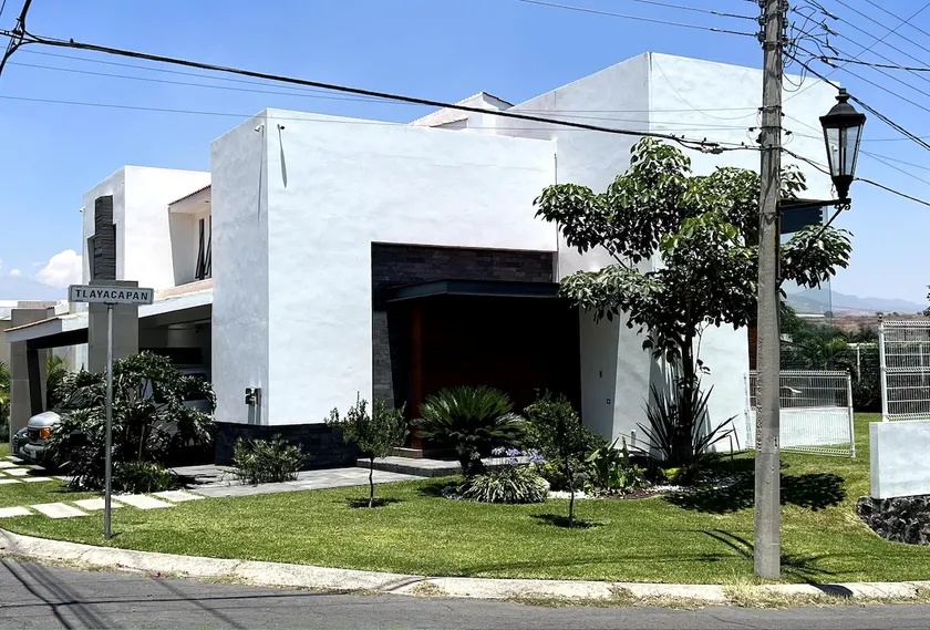 Casita Aztlán - Image 1