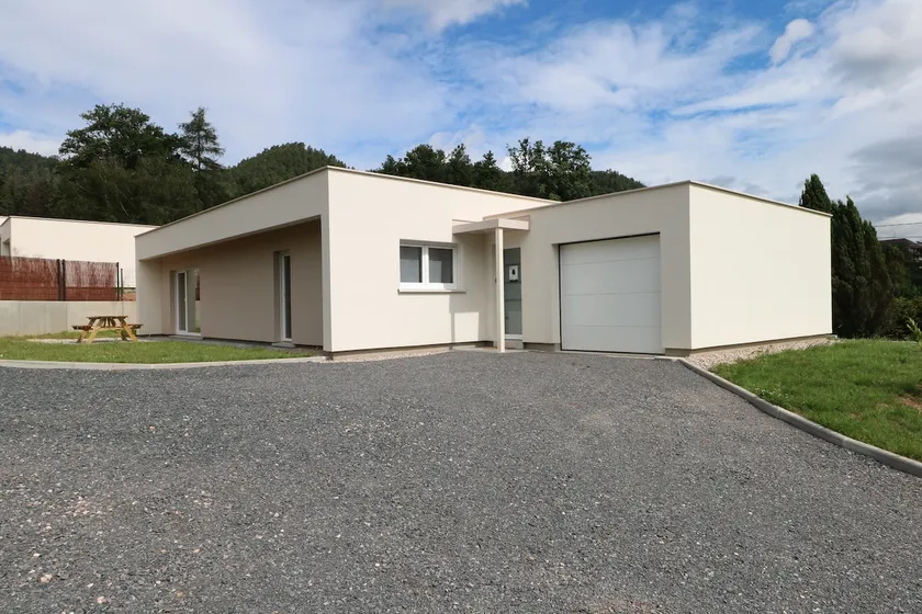 Charming New House, at the foot of the mountains - Image 1