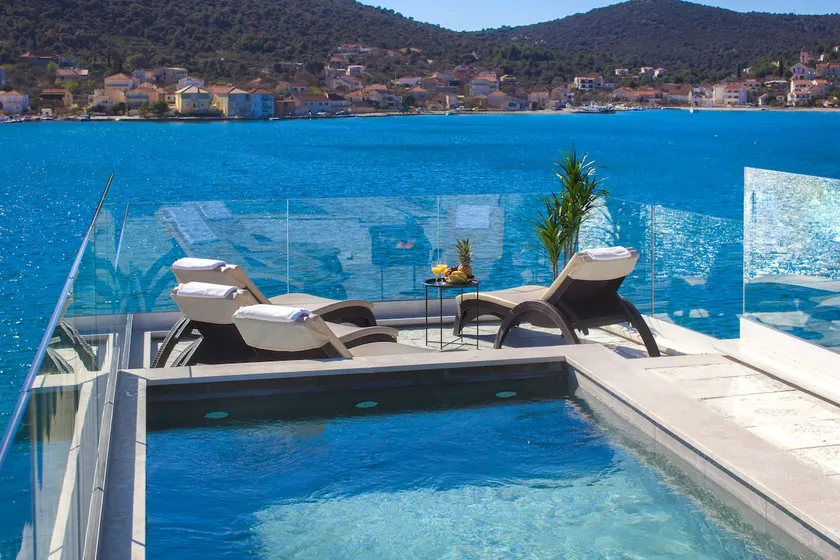 Lux Modern Villa• Airport 25 min• Pool•Jacuzzi•EVC - Image 1