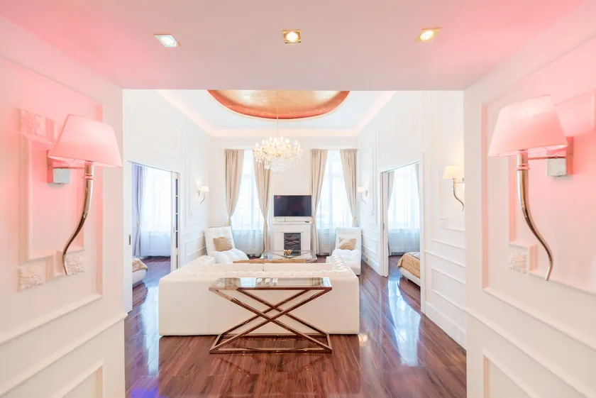 King street Glam | 2BR | Wellness & Free Parking - Image 1