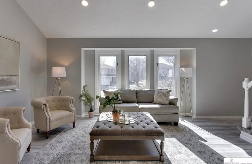 Newly Remodeled Home - 20 minutes from anywhere in Omaha! - Image 1