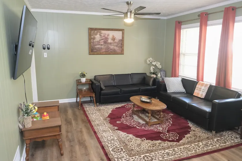Beautiful 3/2 home South of ATL. - Image 1