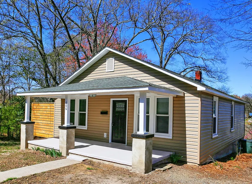 3BR Lincolnton Stay • Walk to Shops & Dining - Image 1