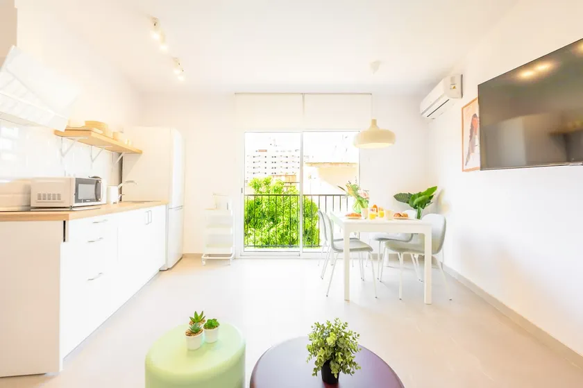 Brand new 2 bedroom, beach and downtown by 10ToSea - Image 1