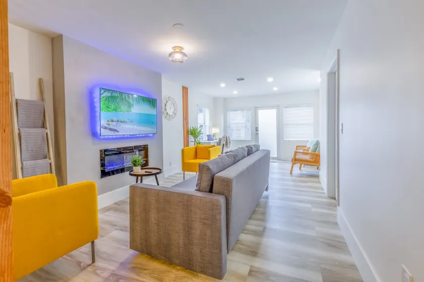 Miami Unit for 8 – Central & Convenient - Image 1