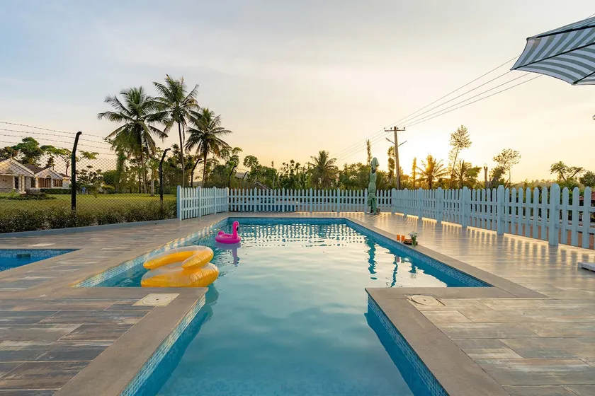 5BR Misty Barn -Pvt Pool -Pet Friendly-Lawn - Image 1