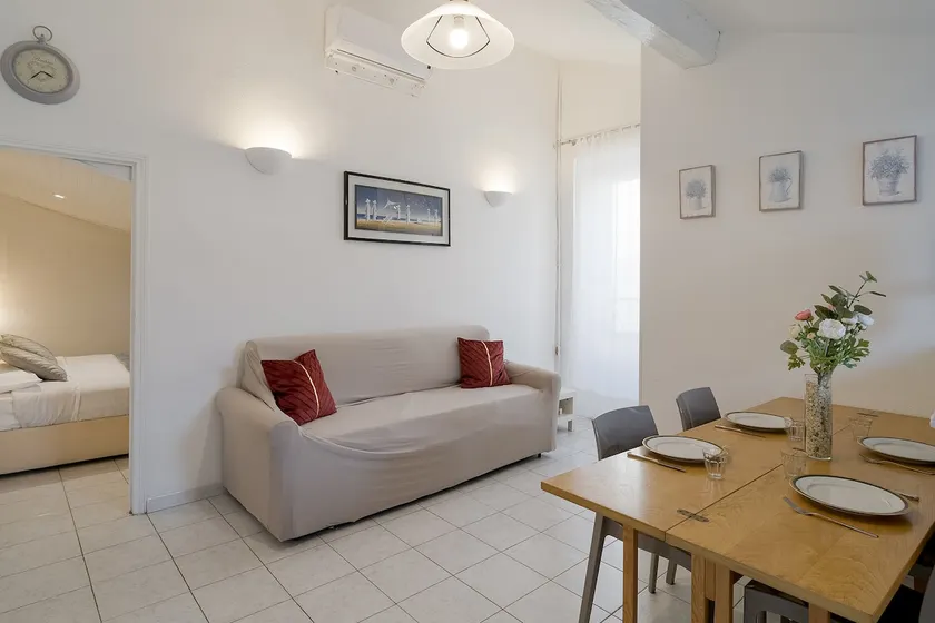 Saint Michel Central Apartment - Image 1