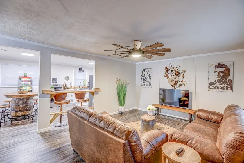 Southern Comfort! Walk to Casino/BMS - 3 Bdrm - Image 1